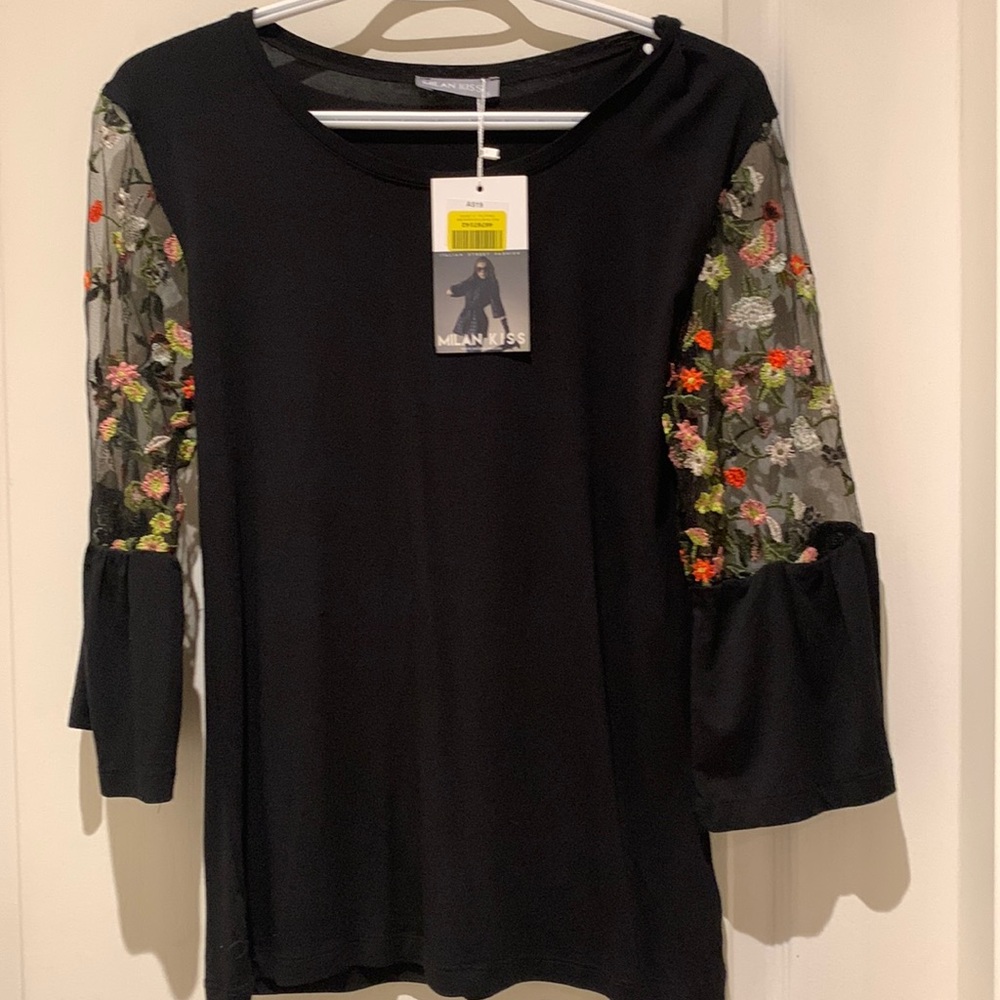 NWT. Milan kiss blouse